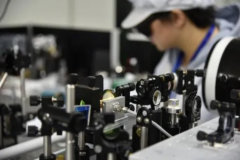 High-Power Single-Frequency Fiber Lasers